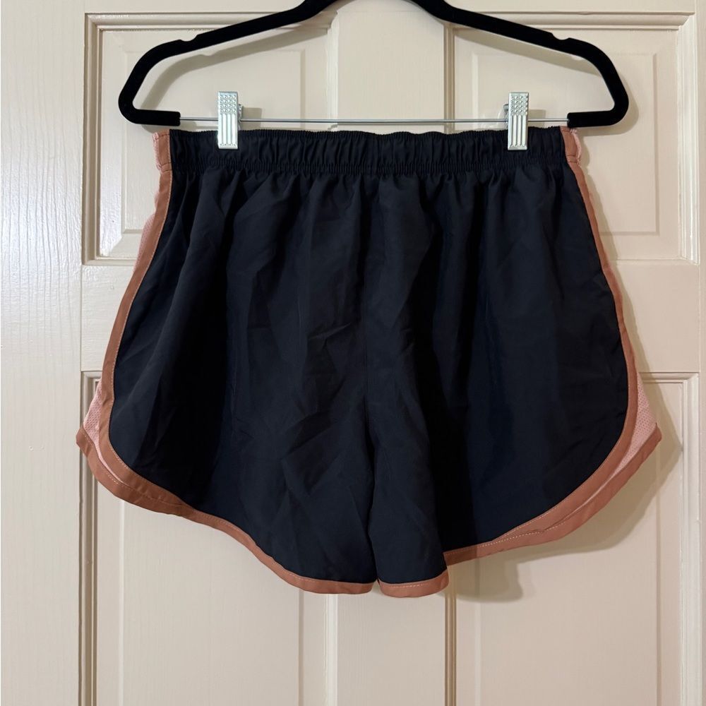 Women’s Nike Dri-Fit Shorts XL - Picture 2 of 4